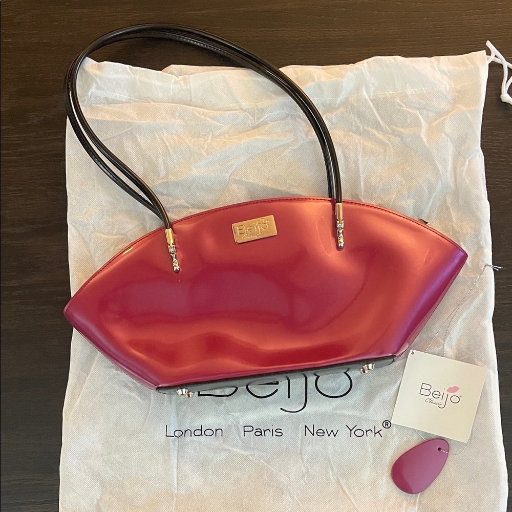 Beijo Fuchsia Shoulder Bag